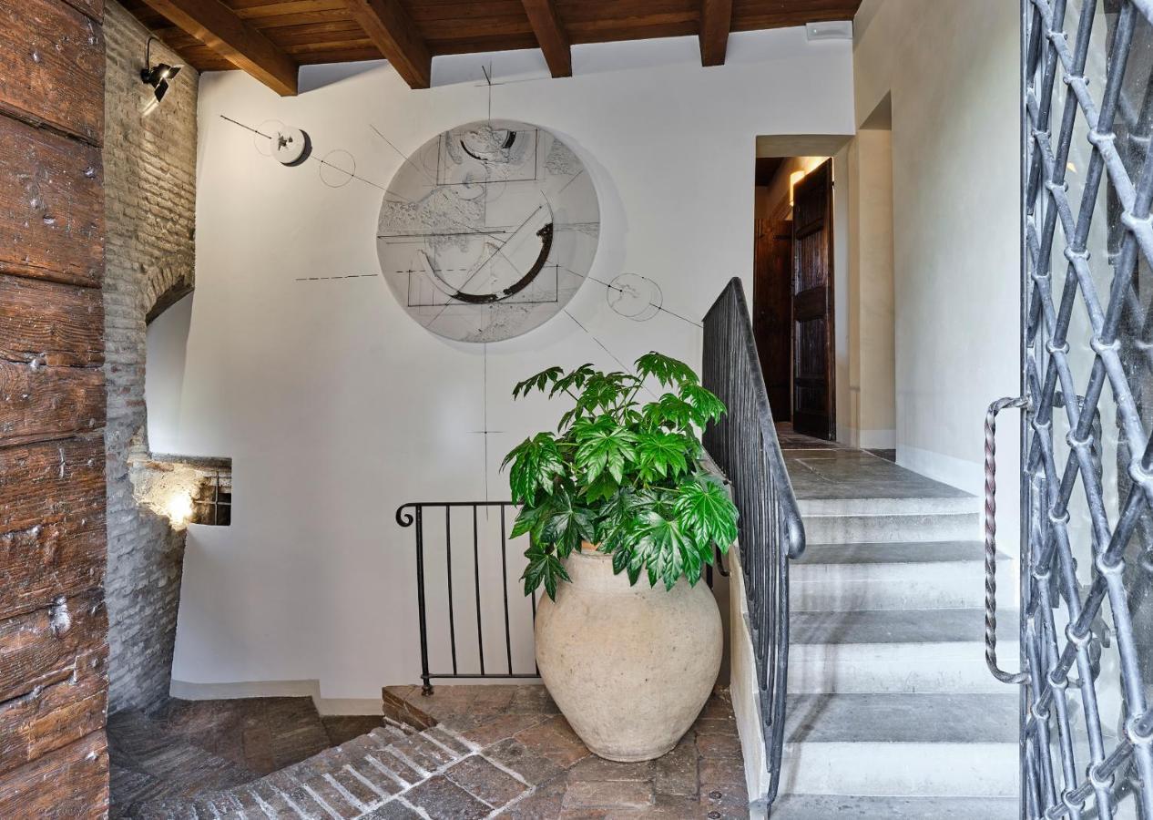 Palazzo Viviani Castello Di Montegridolfo Hotel Eksteriør billede