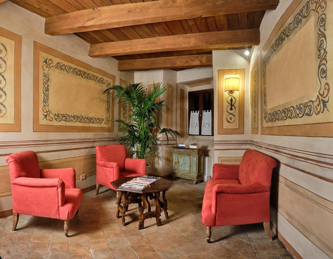 Palazzo Viviani Castello Di Montegridolfo Hotel Eksteriør billede