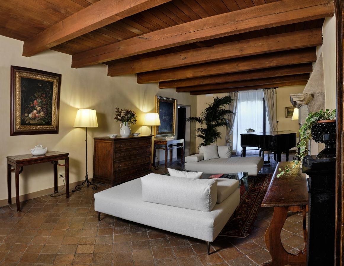 Palazzo Viviani Castello Di Montegridolfo Hotel Eksteriør billede