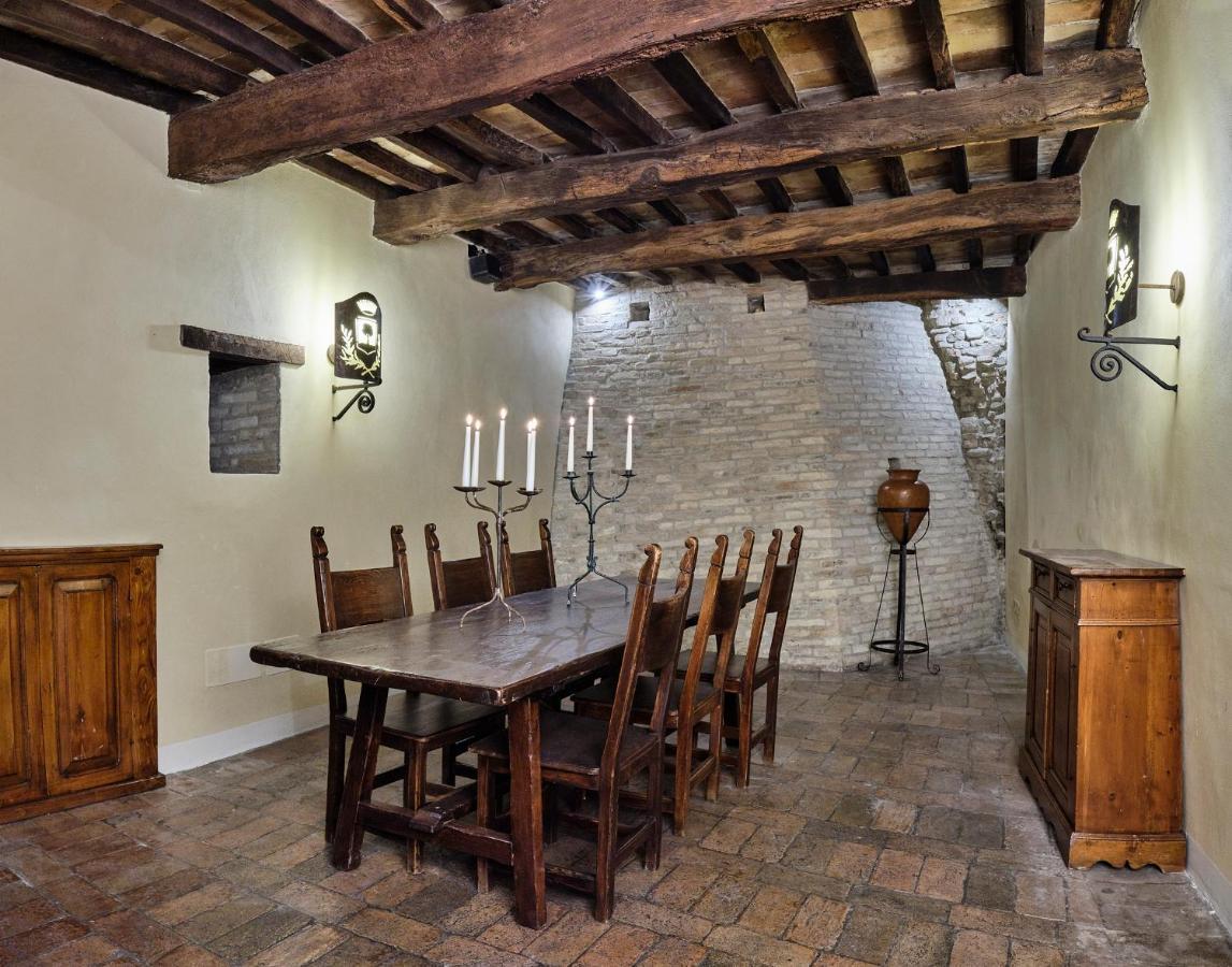Palazzo Viviani Castello Di Montegridolfo Hotel Eksteriør billede