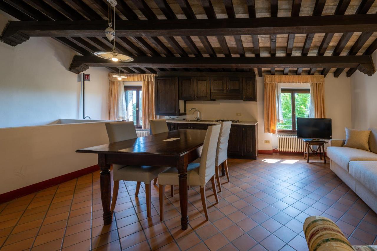 Palazzo Viviani Castello Di Montegridolfo Hotel Eksteriør billede