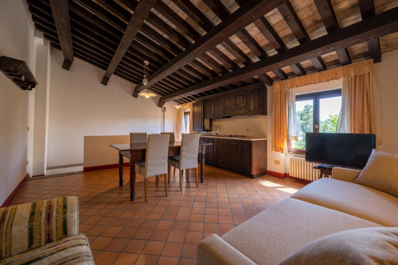 Palazzo Viviani Castello Di Montegridolfo Hotel Eksteriør billede