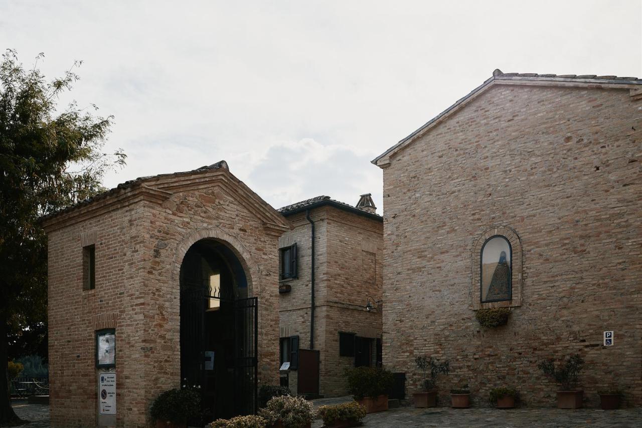 Palazzo Viviani Castello Di Montegridolfo Hotel Eksteriør billede