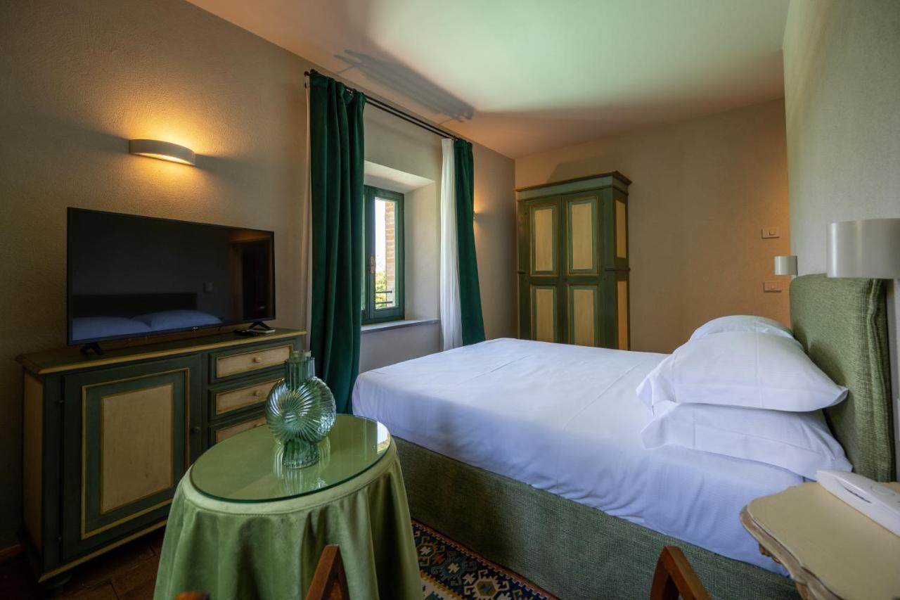 Palazzo Viviani Castello Di Montegridolfo Hotel Eksteriør billede