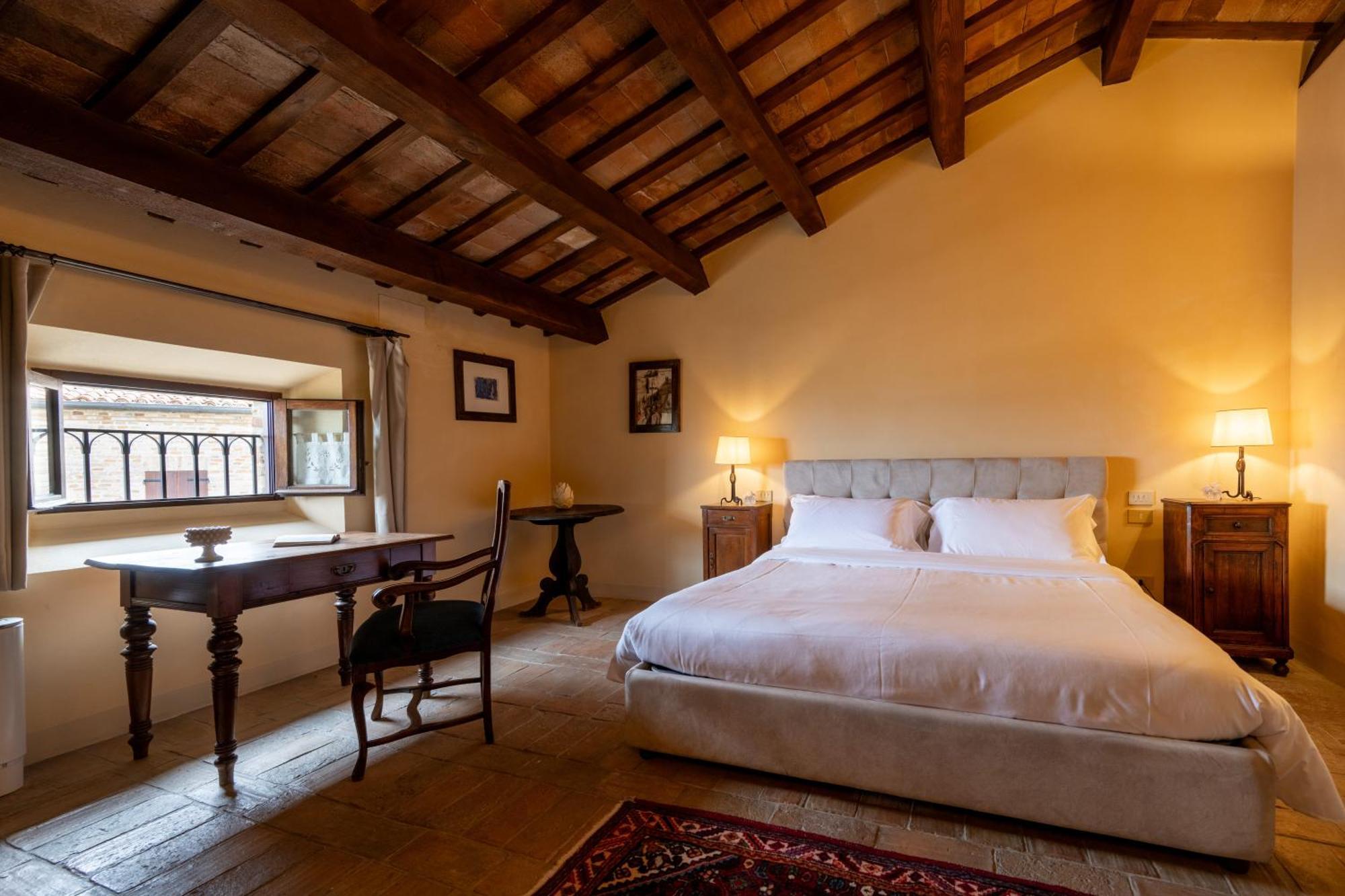 Palazzo Viviani Castello Di Montegridolfo Hotel Eksteriør billede