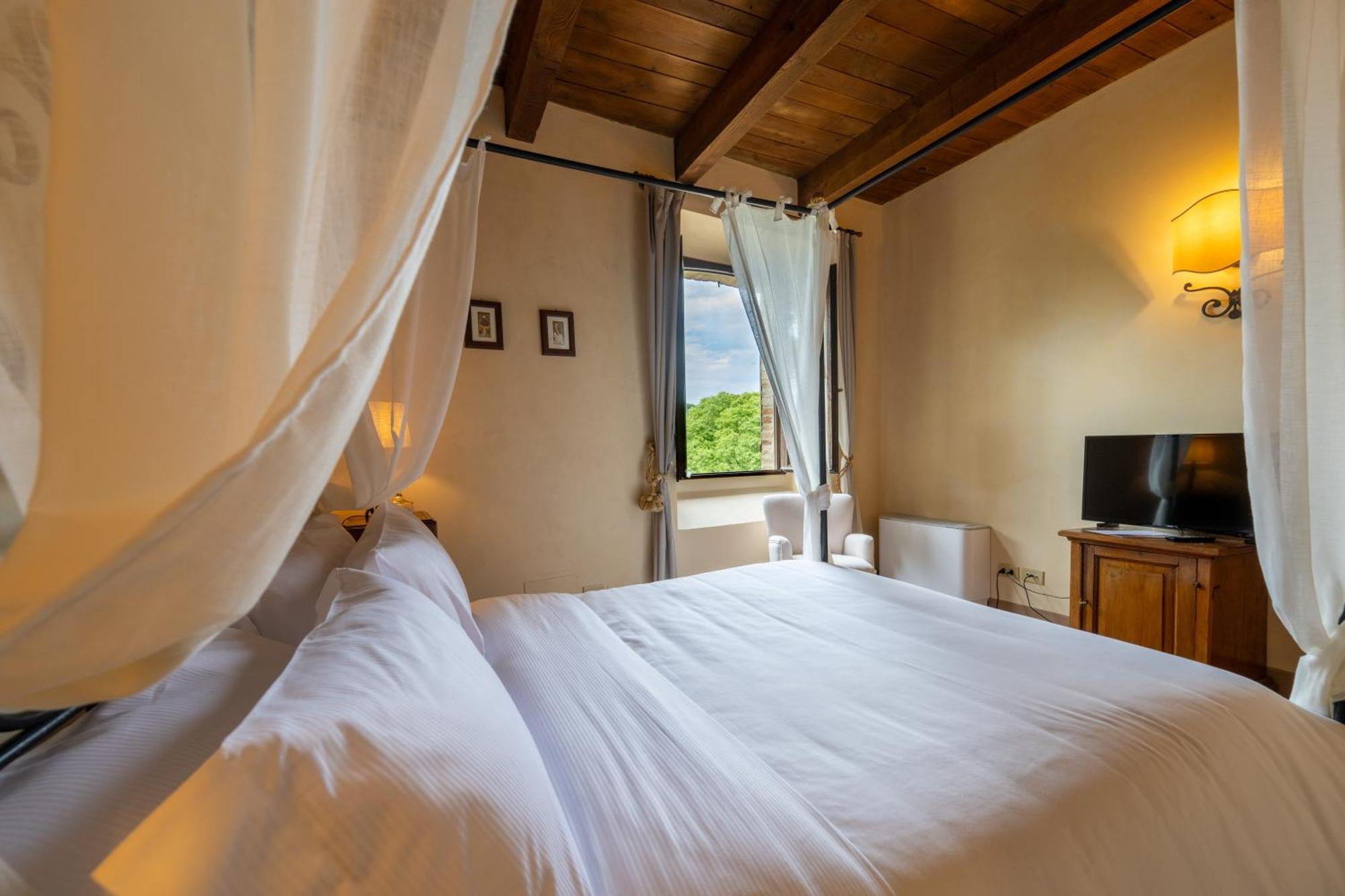 Palazzo Viviani Castello Di Montegridolfo Hotel Eksteriør billede